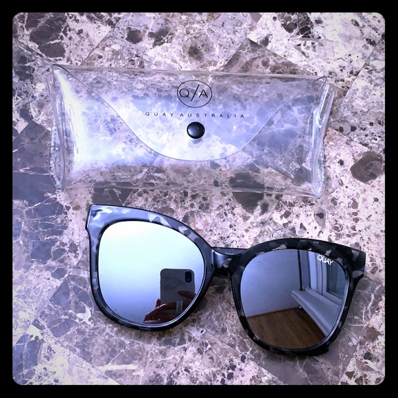 Quay Australia Accessories - SALE 🍂 QUAY Black Mirrored Oversized Sunglasses